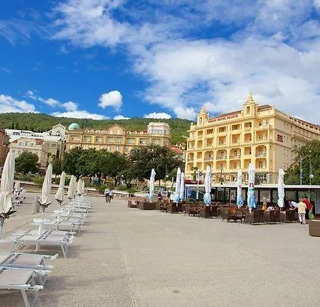 Apartments Villa Majda *