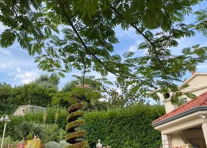 Majda アパート *