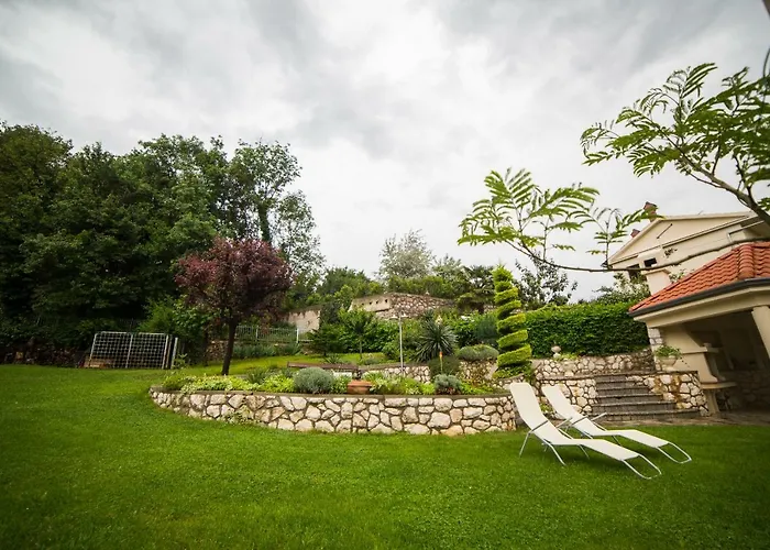 Majda アパート マトゥリ